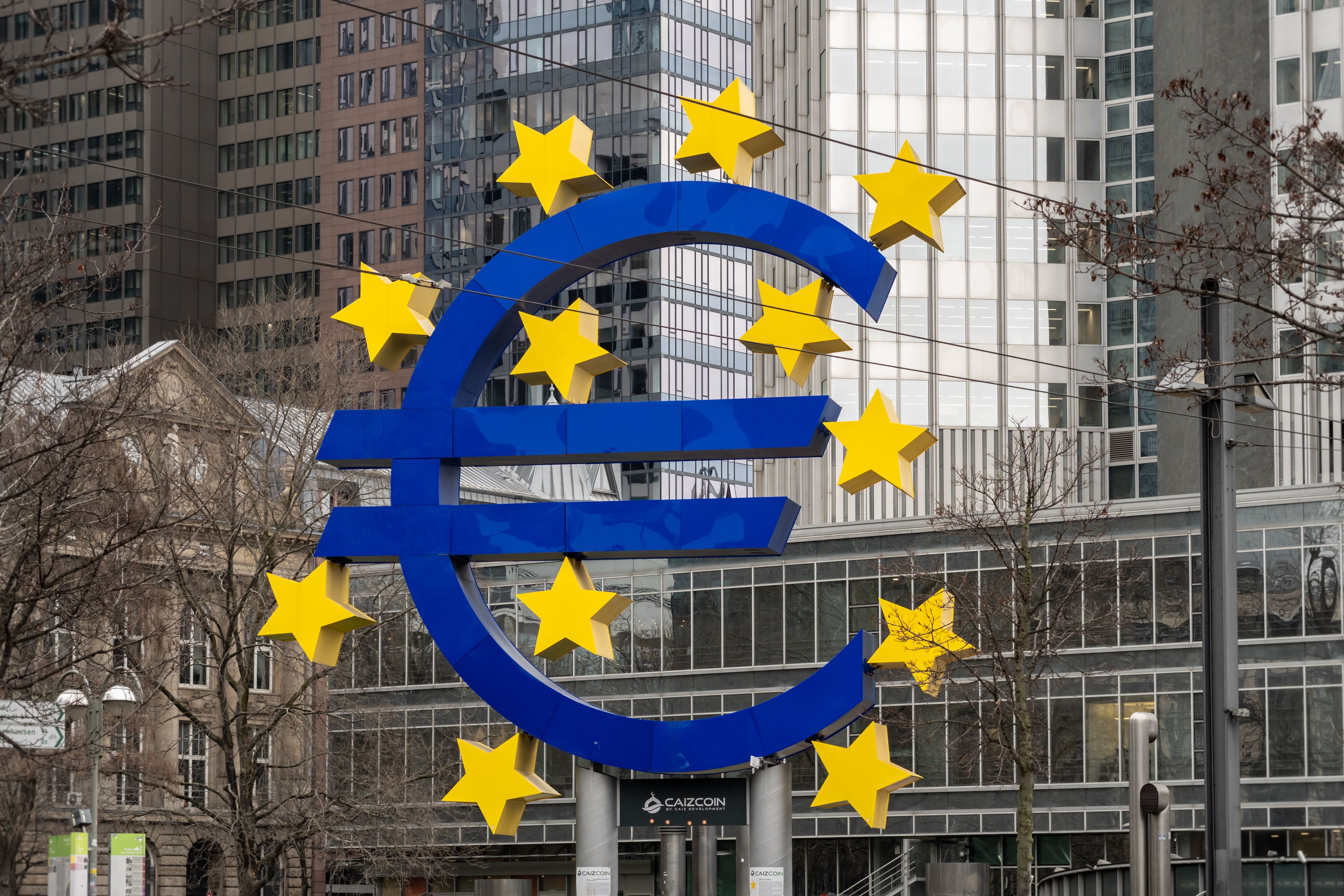 Imagen de un euro gigante | iStock Imagen de un euro gigante | iStock