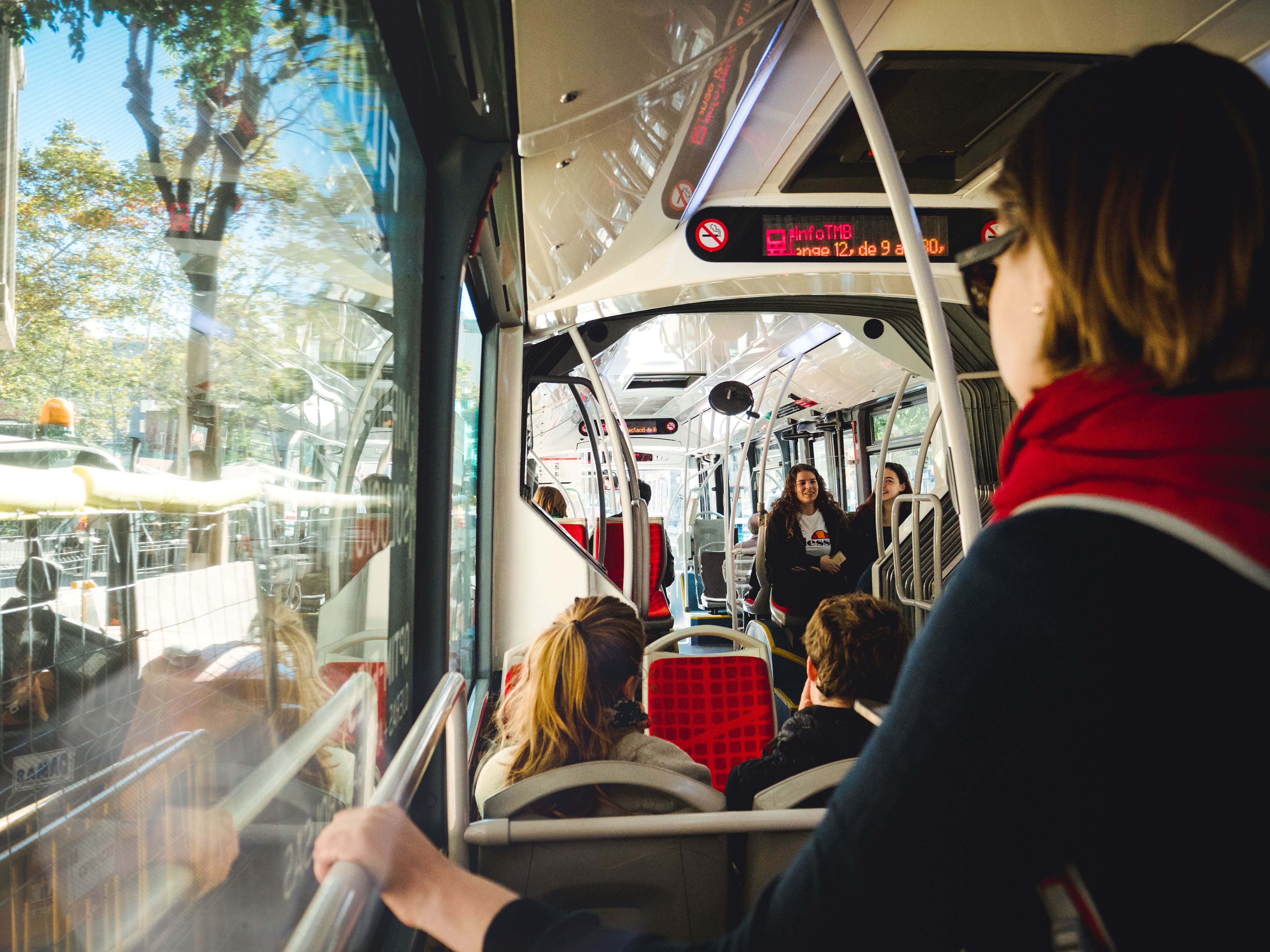 Interior de un autobús en Barcelona | iStock Interior de un autobús en Barcelona | iStock