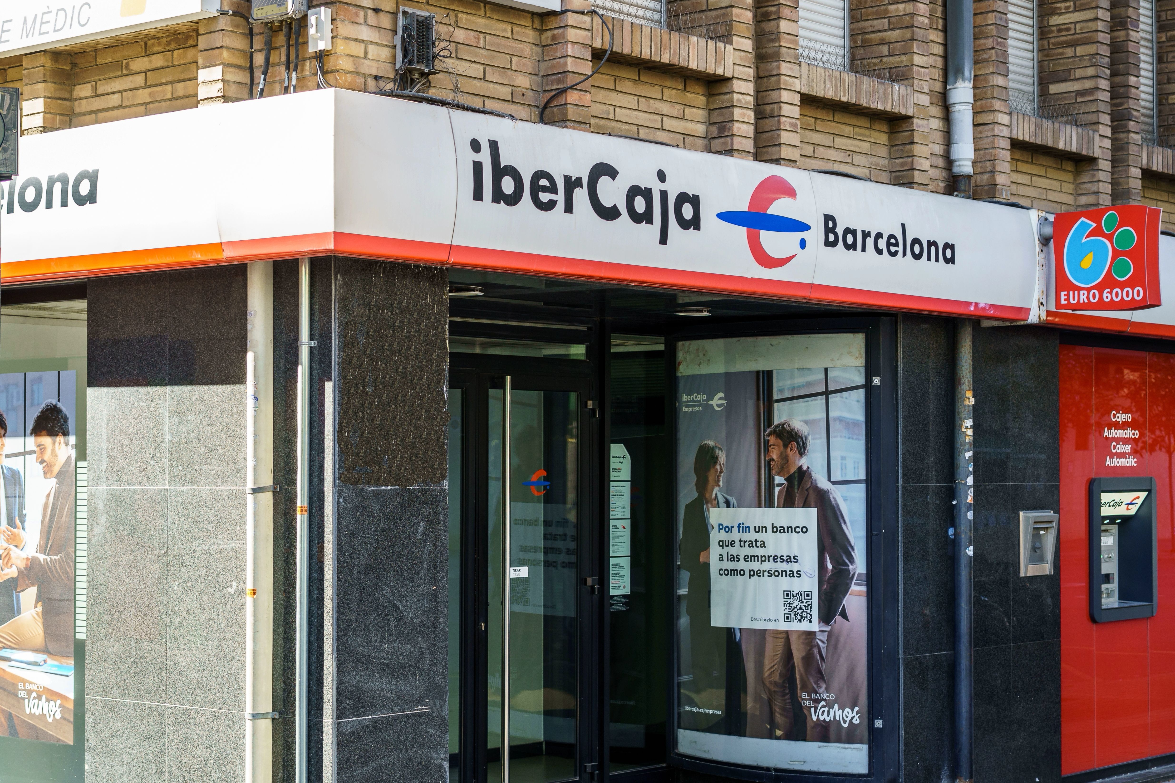 Exterior de una oficina de Ibercaja | iStock Exterior de una oficina de Ibercaja | iStock
