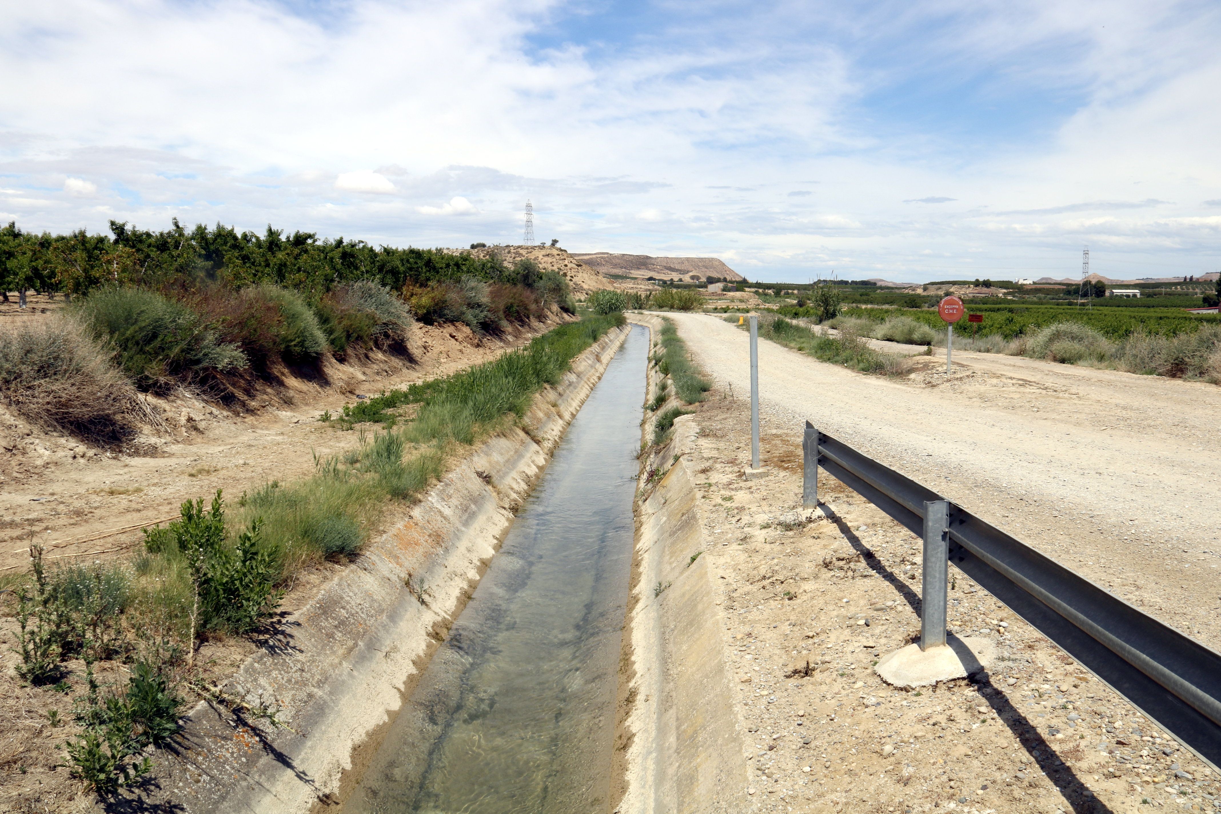 Imatge del canal Aragó-Catalunya al seu pas per Seròs | ACN Imatge del canal Aragó-Catalunya al seu pas per Seròs | ACN