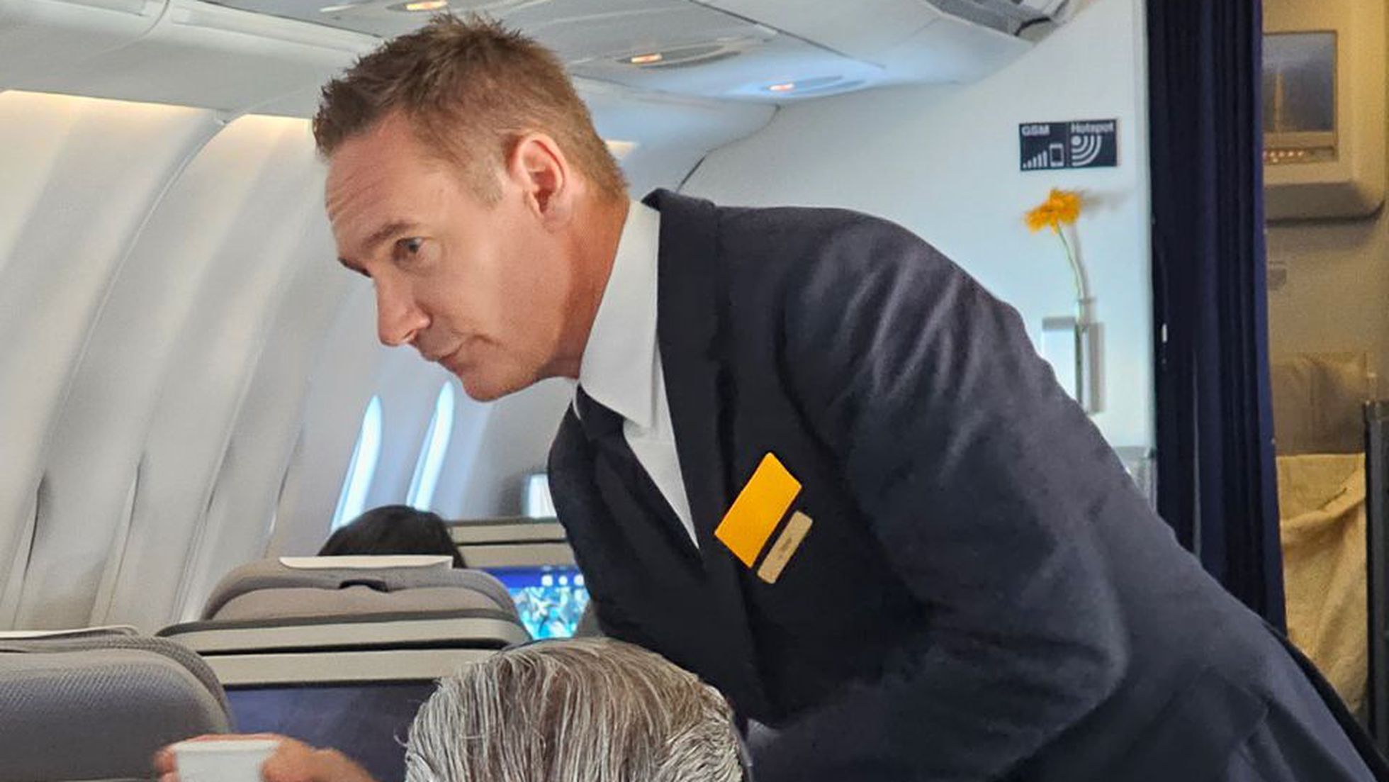 Jens Ritter, CEO de l'aerolínia Lufthansa, "infiltrat" a un avió | Cedida Jens Ritter, CEO de l'aerolínia Lufthansa, "infiltrat" a un avió | Cedida