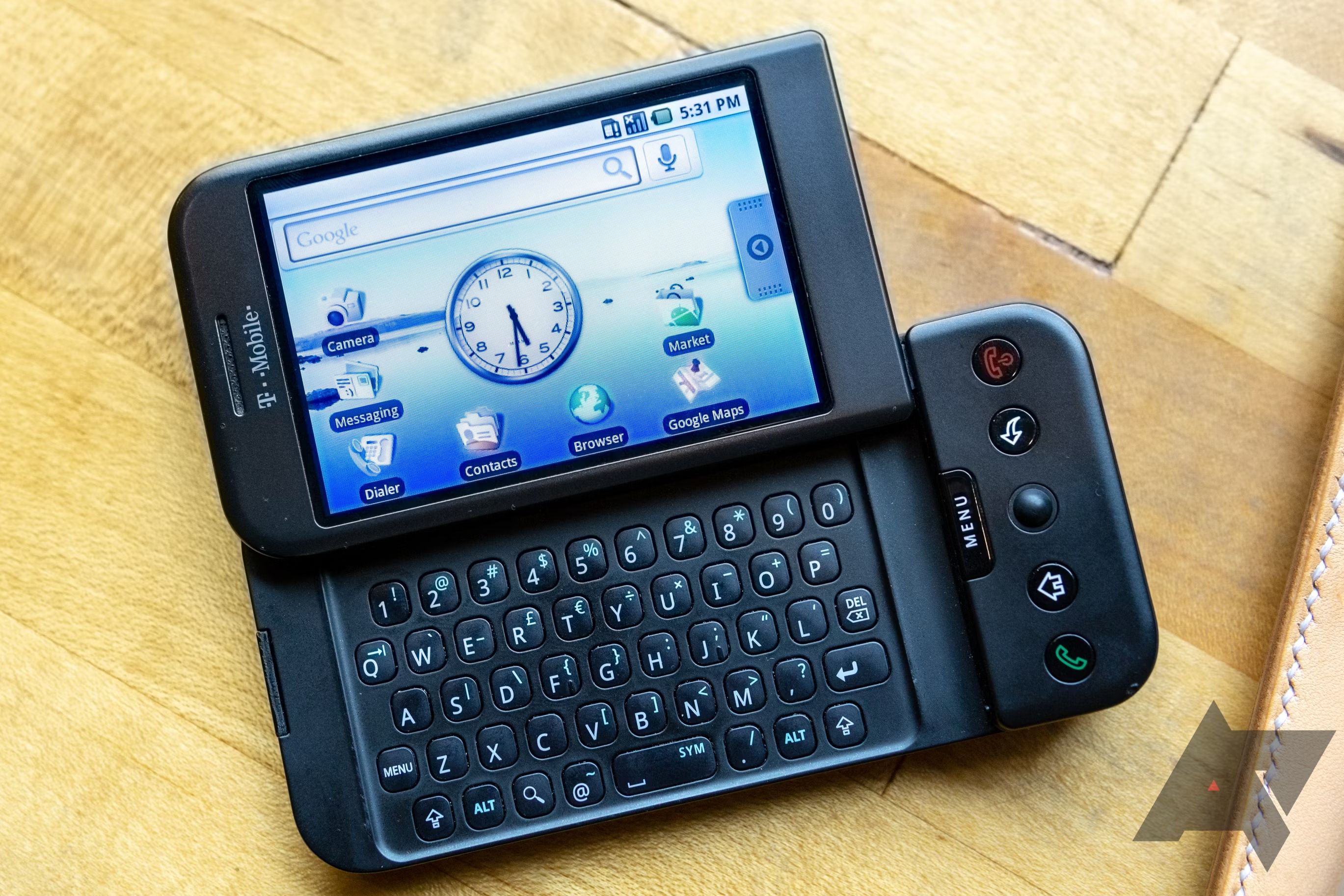 HTC Dream, el primer teléfono con el sistema operativo de Google.