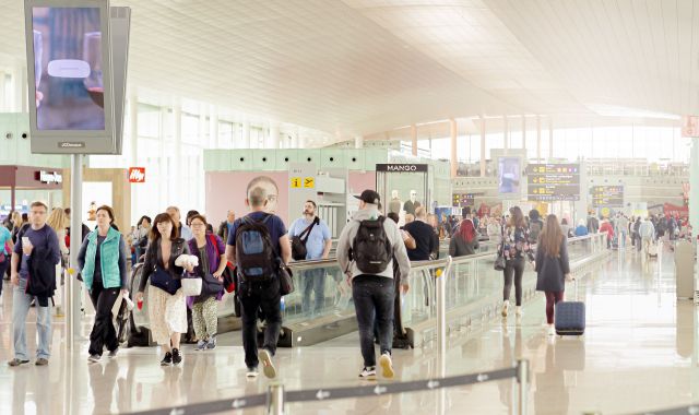 El aeropuerto de El Prat roza los 50 millones de viajeros | iStock