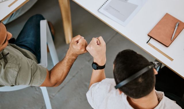 La figura del 'buddy' funciona a moltes empreses catalanes | iStock La figura del 'buddy' funciona a moltes empreses catalanes | iStock
