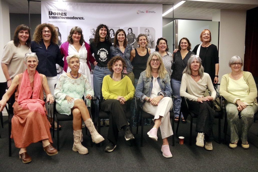Les mujeres transformadoras, con la delegada del Govern en Lleida (arriba, a la derecha) Les mujeres transformadoras, con la delegada del Govern en Lleida (arriba, a la derecha)
