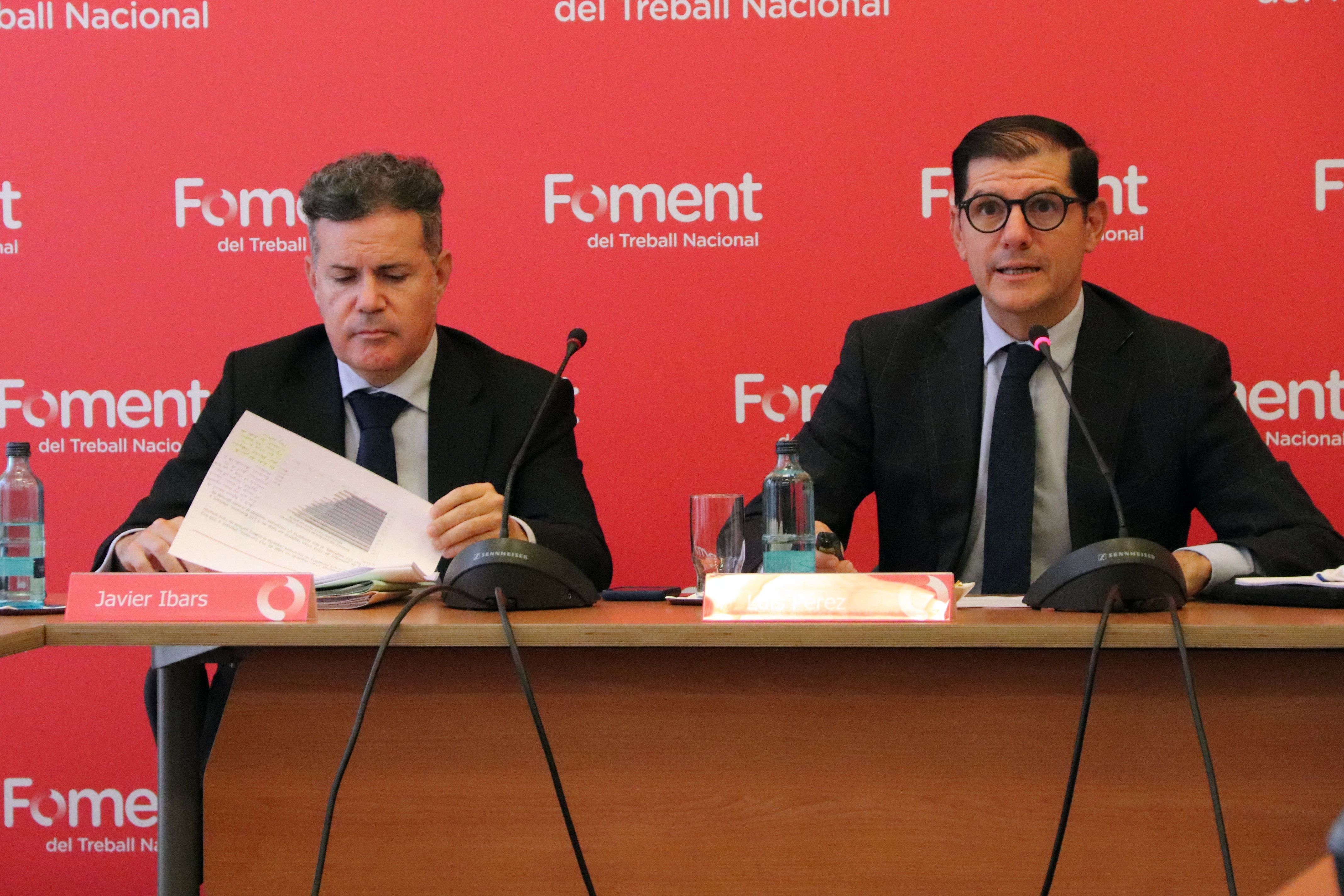 El director del departamento de Relaciones Laborales y Asuntos Sociales de Foment, Javier Ibars, y el presidente de la Comisión Laboral y Recursos Humanos de la patronal, Lluís Pérez | ACN El director del departamento de Relaciones Laborales y Asuntos Sociales de Foment, Javier Ibars, y el presidente de la Comisión Laboral y Recursos Humanos de la patronal, Lluís Pérez | ACN