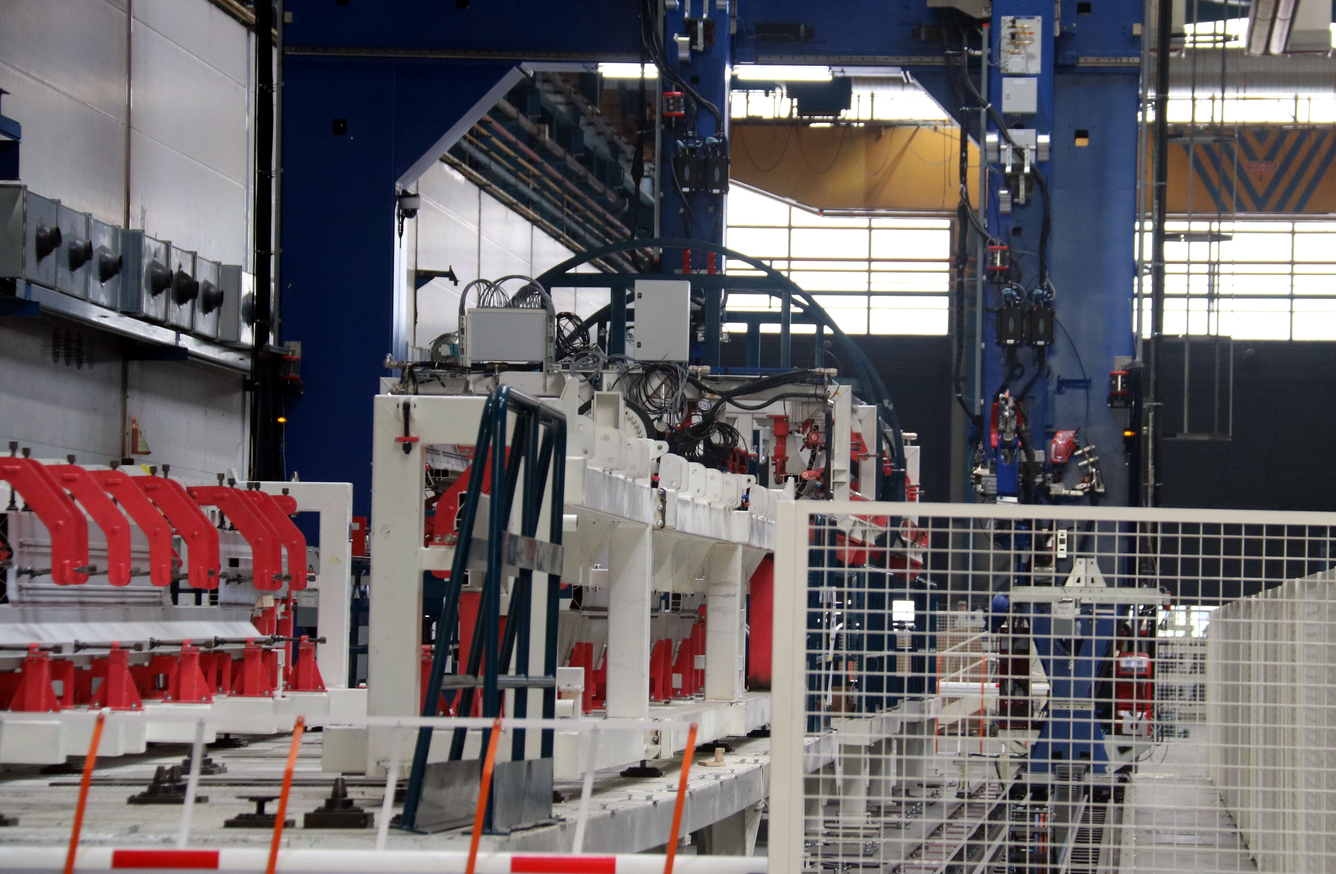 Un robot de soldadura a la planta d'Alstom a Santa Perpètua | ACN Un robot de soldadura a la planta d'Alstom a Santa Perpètua | ACN
