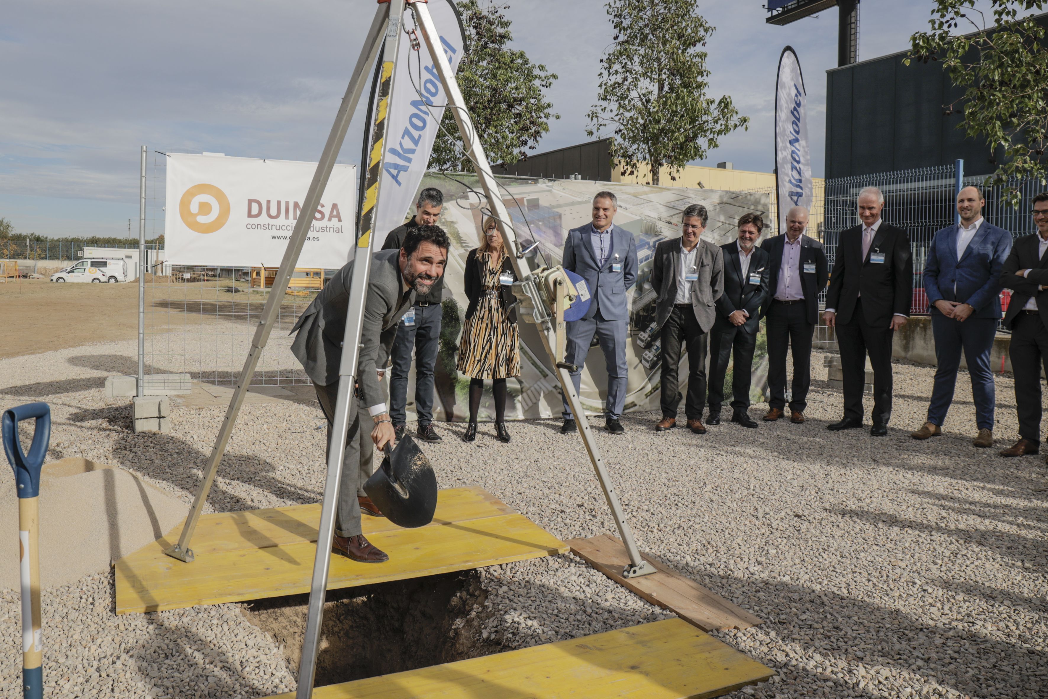 El conseller Torrent en el acto de colocación de la primera piedra de la nueva nave | Cedida El conseller Torrent en el acto de colocación de la primera piedra de la nueva nave | Cedida