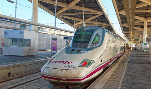 Renfe refuerza con más de 8.800 plazas adicionales los servicios AVE ...