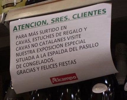 Un cartel en el supermercado Alcampo con cavas "no catalanes" | Twitter