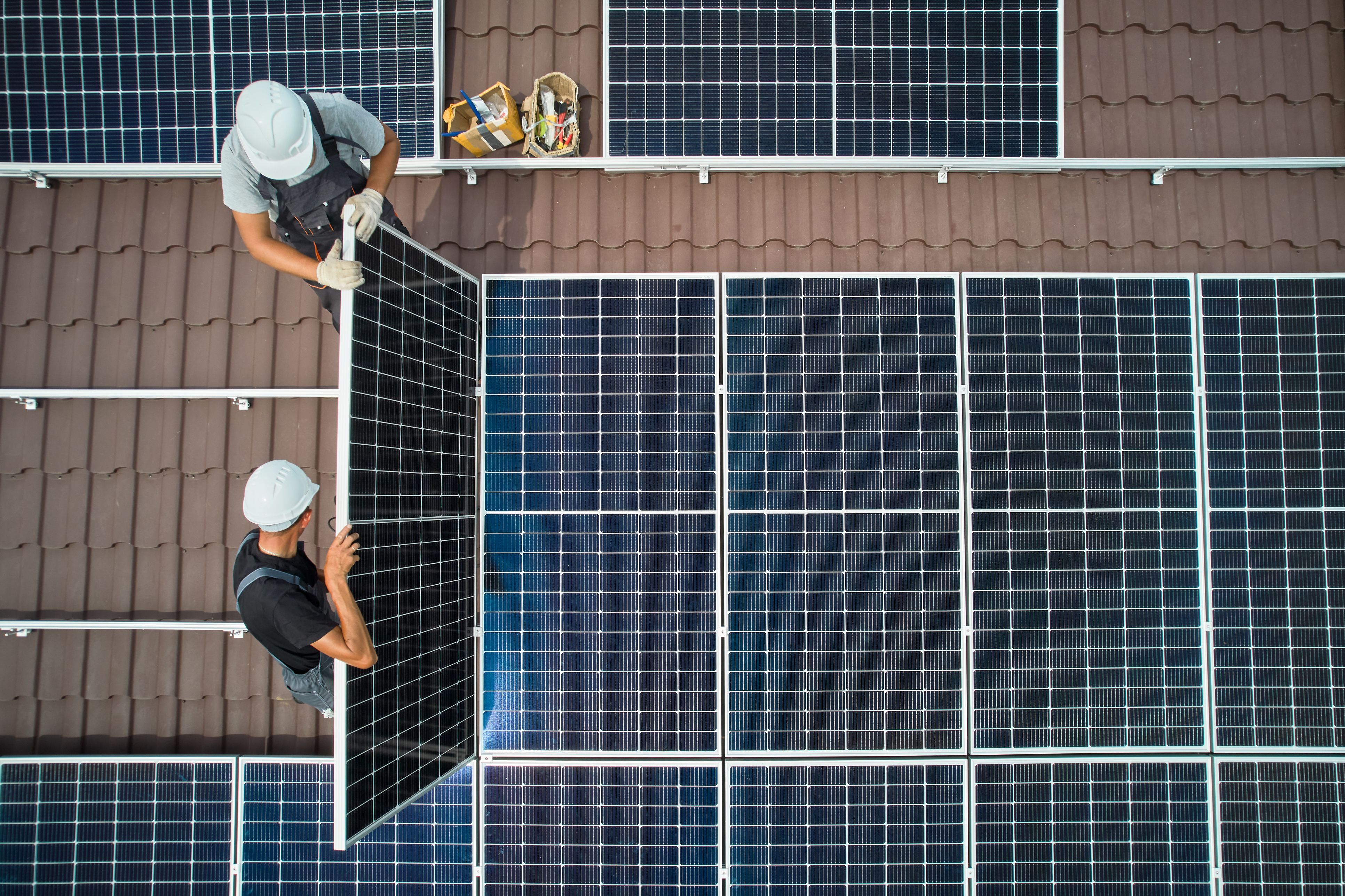 Uno de los grandes objetivos de Europa es reducir la dependencia excesiva de las materias primas necesarias para producir los paneles fotovoltaicos, que principalmente se importan de China | iStock Uno de los grandes objetivos de Europa es reducir la dependencia excesiva de las materias primas necesarias para producir los paneles fotovoltaicos, que principalmente se importan de China | iStock