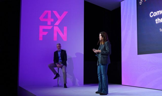 Marta Antúnez, directora del hub de Wayra mentre explica que han escollit 3 startups | Cedida