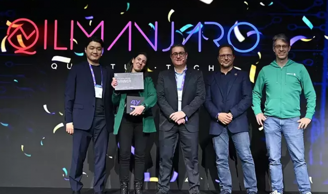 L'equip de Qilimanjaro Quantum Tech rep el premi 4YFN Awards | UB