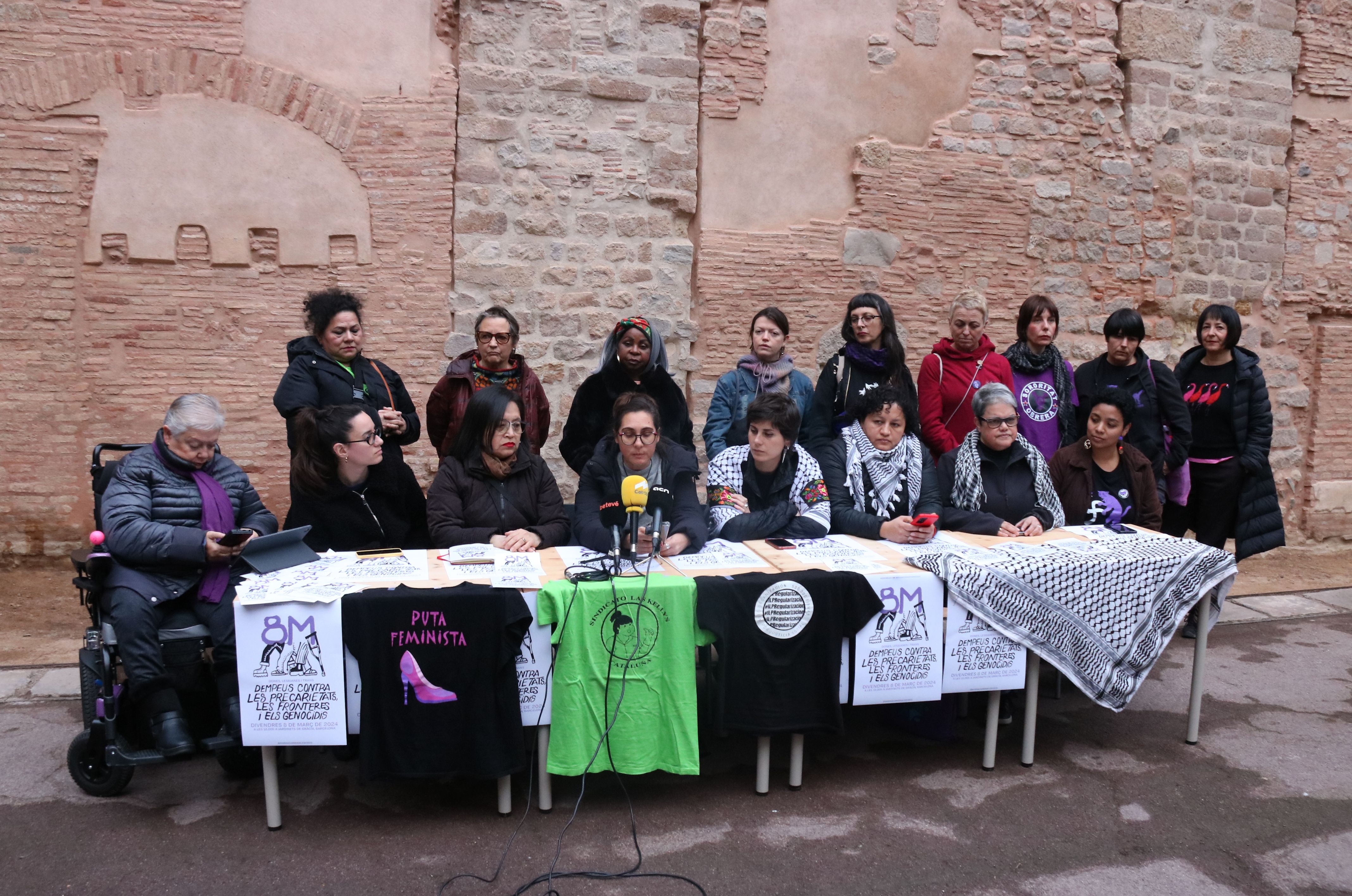 Las representantes de la Asamblea 8M en la rueda de prensa para anunciar la manifestación | ACN Las representantes de la Asamblea 8M en la rueda de prensa para anunciar la manifestación | ACN