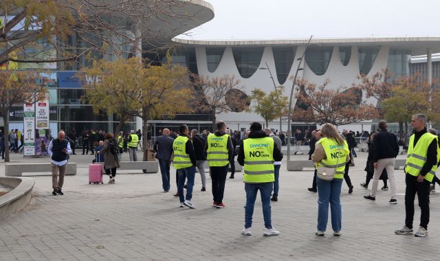 Treballadors de Danone protesten a les portes del saló Alimentaria | ACN