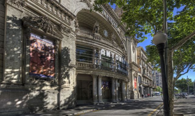 L'accessibilitat a grans recintes com el Teatre Coliseum s'ha complicat més que mai | iStock