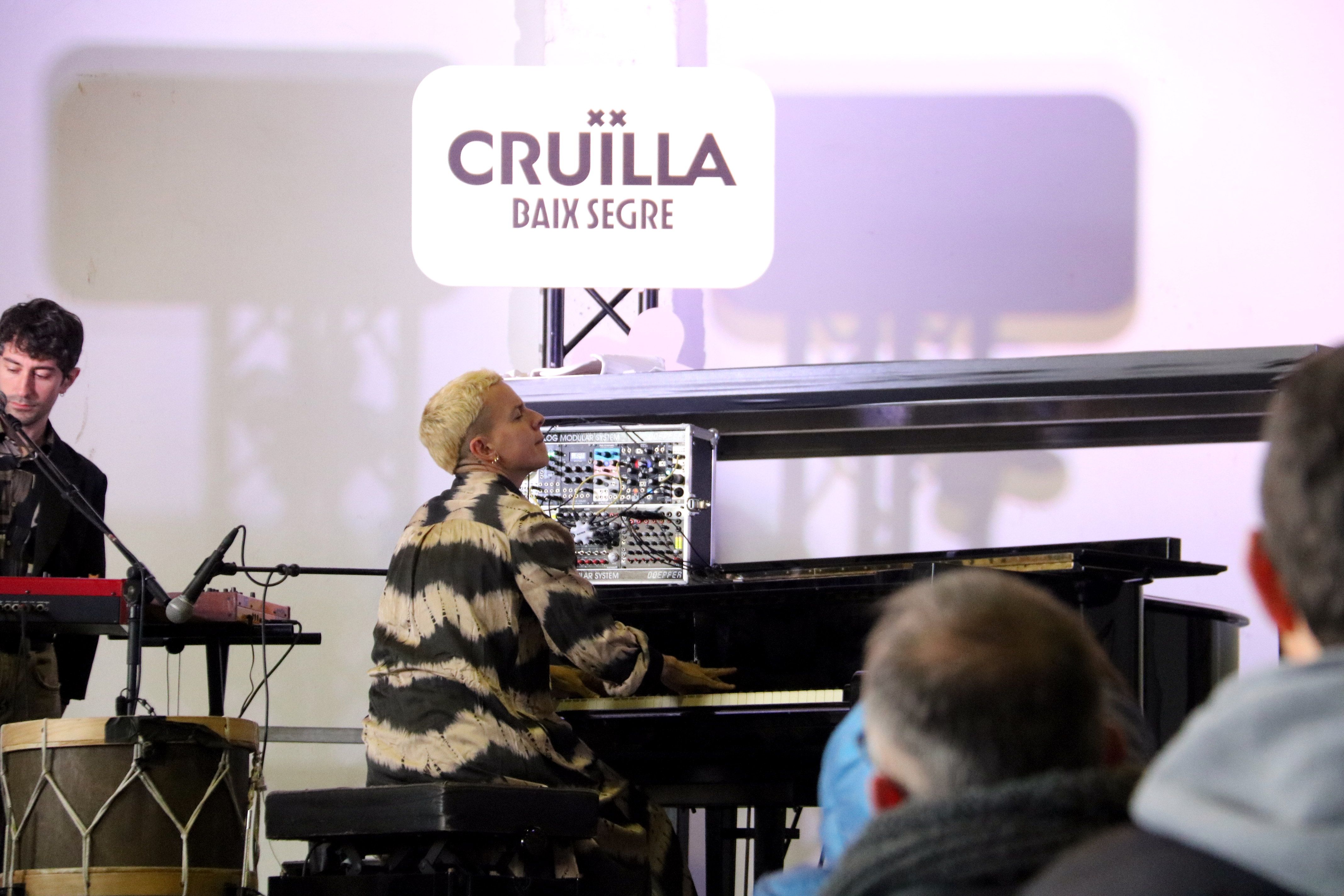 Concert de Clara Peya a l'espai Aitona Gourmet en el marc del Cruïlla Baix Segre | ACN Concert de Clara Peya a l'espai Aitona Gourmet en el marc del Cruïlla Baix Segre | ACN