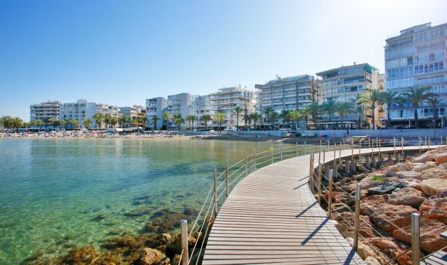 La Platja de Llevant, a Salou, és un dels punts més massificats de la ciutat | iStock