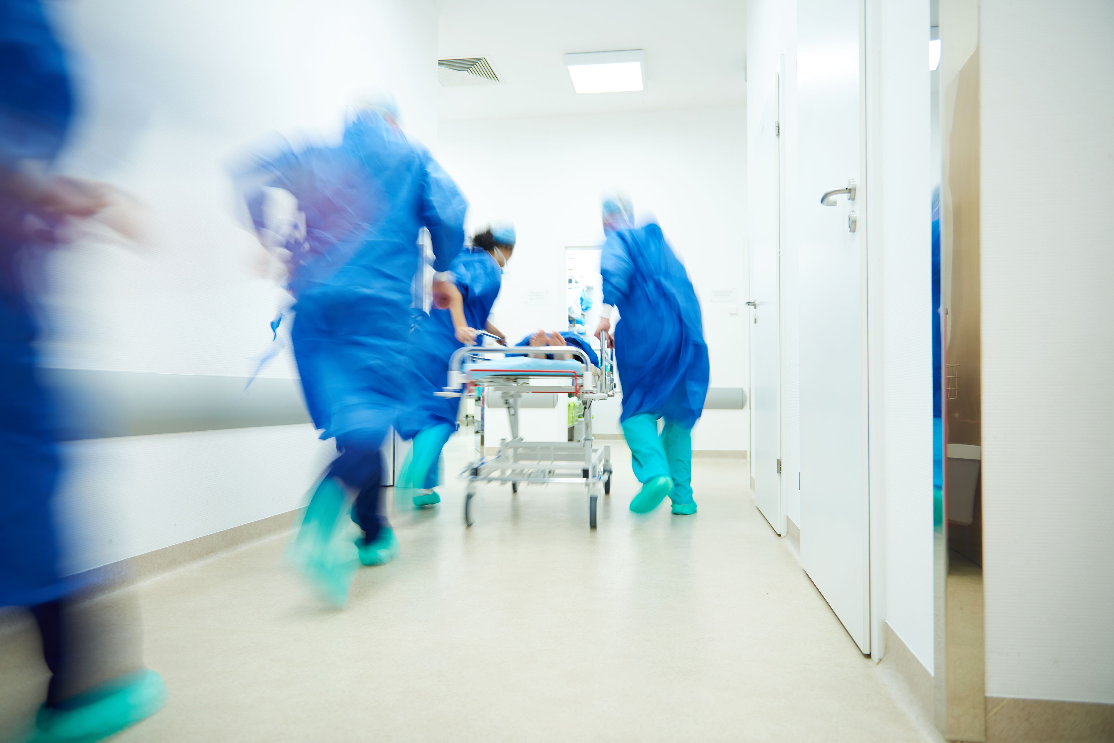 Un paciente entra por urgencias en un hospital catalán | iStock Un paciente entra por urgencias en un hospital catalán | iStock
