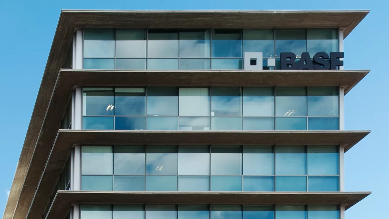 Fachada de las oficinas centrales de Basf, en Barcelona | Cedida Fachada de las oficinas centrales de Basf, en Barcelona | Cedida