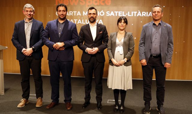 Ignasi Ribas, Rafel Jordà, Roger Torrent, Gina Tost y Julià Talaya, en la presentación de la cuarta misión satelaria de Catalunya | ACN