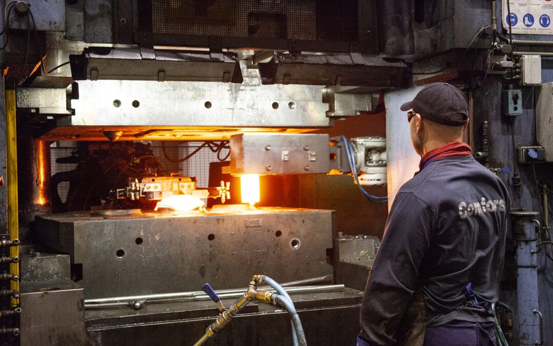 Un treballador de Comforsa, una de les empreses més importants del Ripollès | Cedida