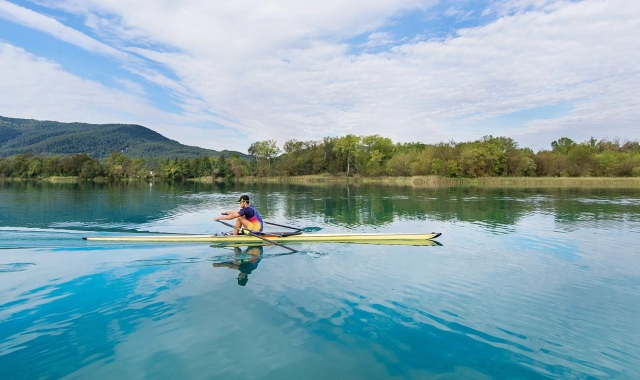 Un esportista de kayak a l'estany de Banyoles | iStock