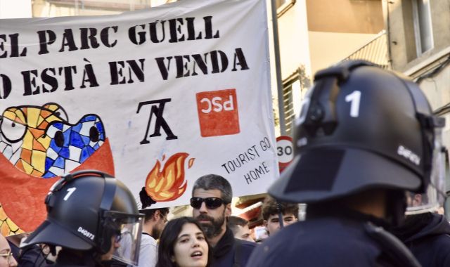 Manifestants contra la desfilada de Louis Vuitton | EP Manifestants contra la desfilada de Louis Vuitton | EP