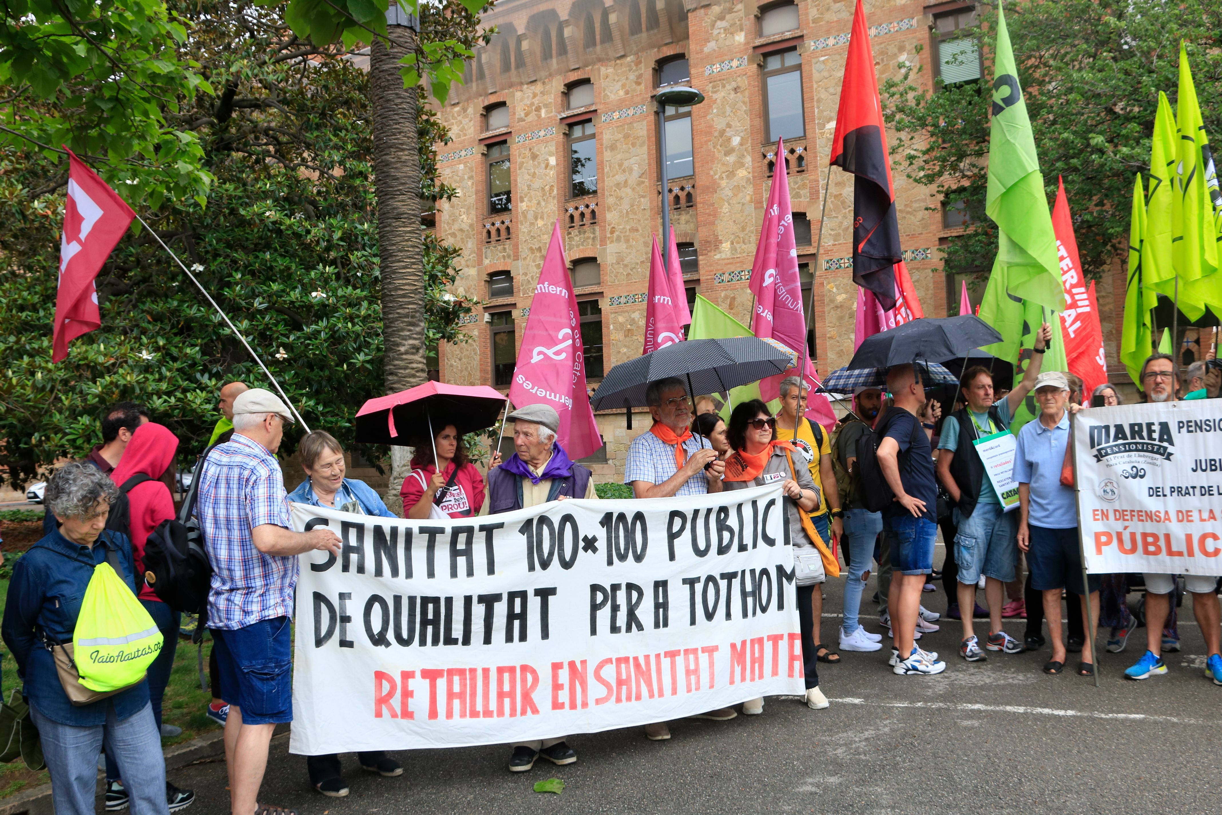 Sindicats protesten davant de la conselleria i de l’ICS contra les “retallades” | ACN Sindicats protesten davant de la conselleria i de l’ICS contra les “retallades” | ACN