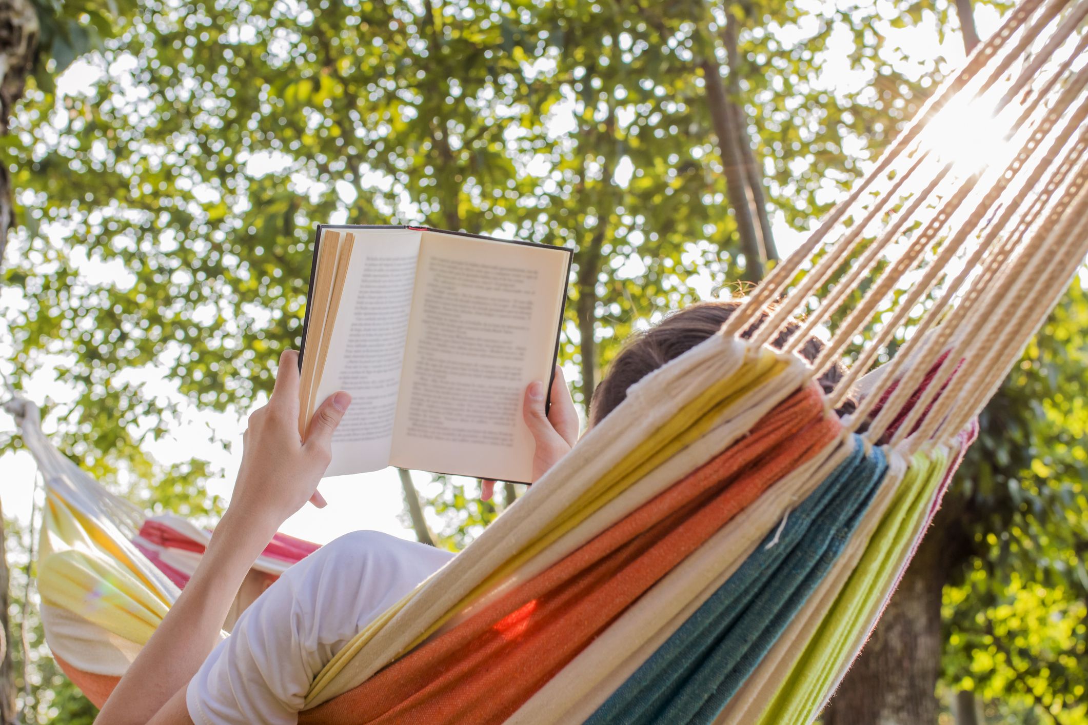 Cinc lectures imprescindibles per aquest estiu | iStock Cinc lectures imprescindibles per aquest estiu | iStock