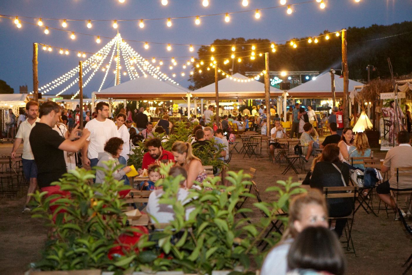 La Santa Market combina moda, artesanía, actividades infantiles y familiares, música y gastronomía | Cedida La Santa Market combina moda, artesanía, actividades infantiles y familiares, música y gastronomía | Cedida