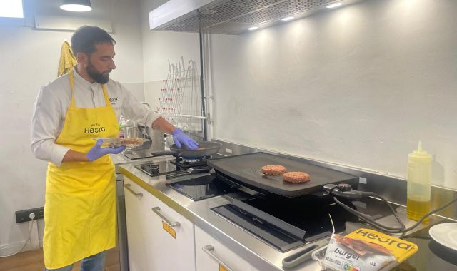 El xef Àlex Pirla a Heura Foods El xef Àlex Pirla a Heura Foods
