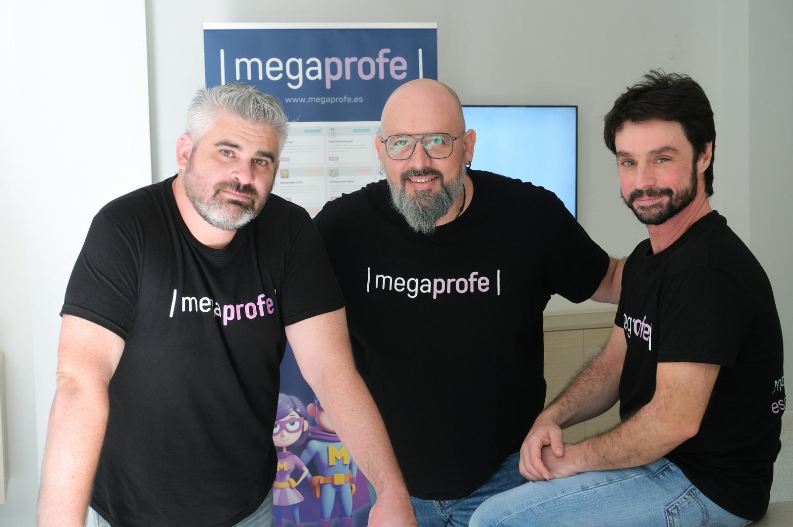 L’equip de Megaprofe format pel Pau Yanes, José Antonio Tamayo i Vicenç Yll | Cedida L’equip de Megaprofe format pel Pau Yanes, José Antonio Tamayo i Vicenç Yll | Cedida