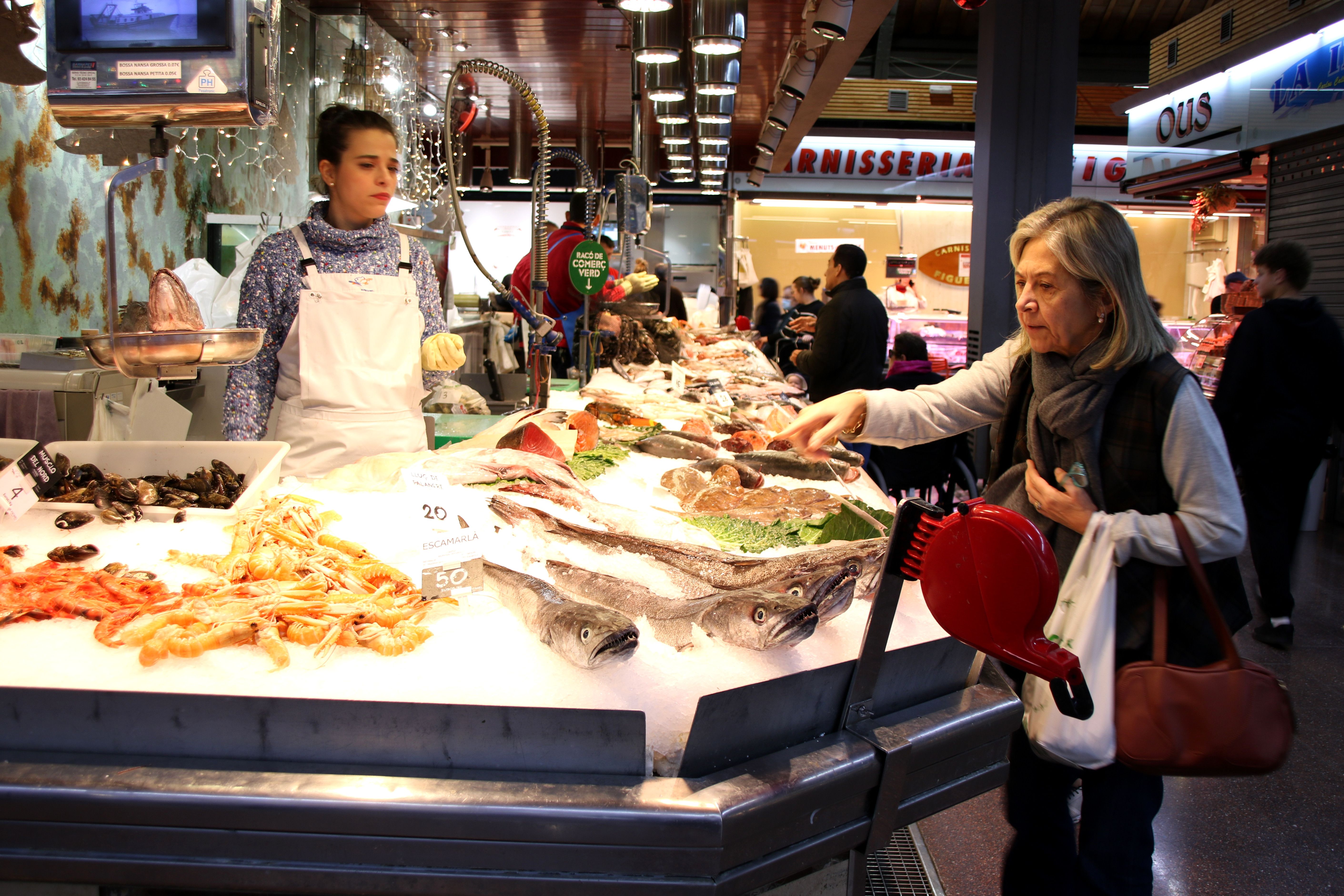 El Gremi de Peixateria alerta de la caída de consumo del pescado, que llega al 34,3% des de 2008 | ACN El Gremi de Peixateria alerta de la caída de consumo del pescado, que llega al 34,3% des de 2008 | ACN