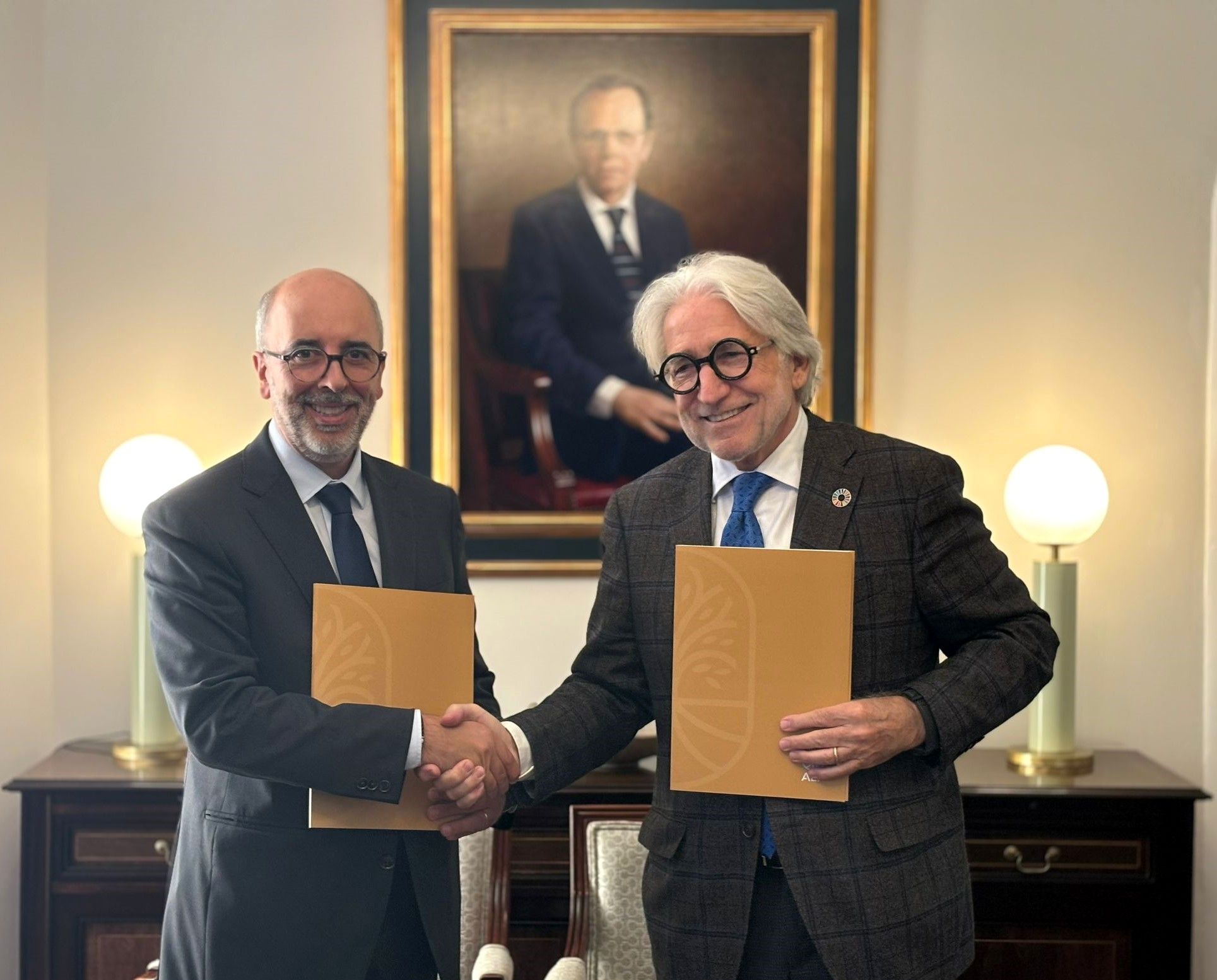 El president de Foment, Josep Sánchez Llibre, ha apostat per reforçar el %22pont aeri industrial%22 entre Barcelona i Porto El president de Foment, Josep Sánchez Llibre, ha apostat per reforçar el %22pont aeri industrial%22 entre Barcelona i Porto