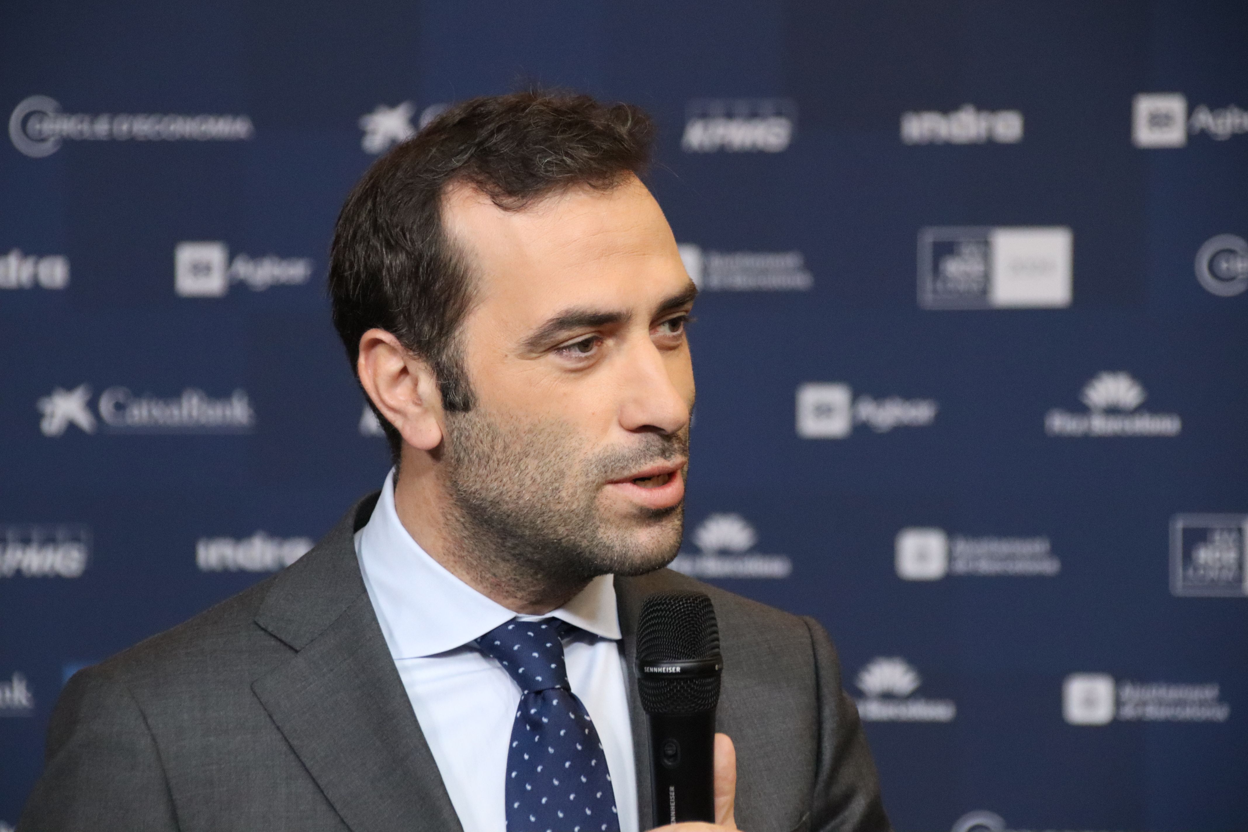 El ministre d’Economia, Carlos Cuerpo, en una atenció a mitjans | ACN El ministre d’Economia, Carlos Cuerpo, en una atenció a mitjans | ACN