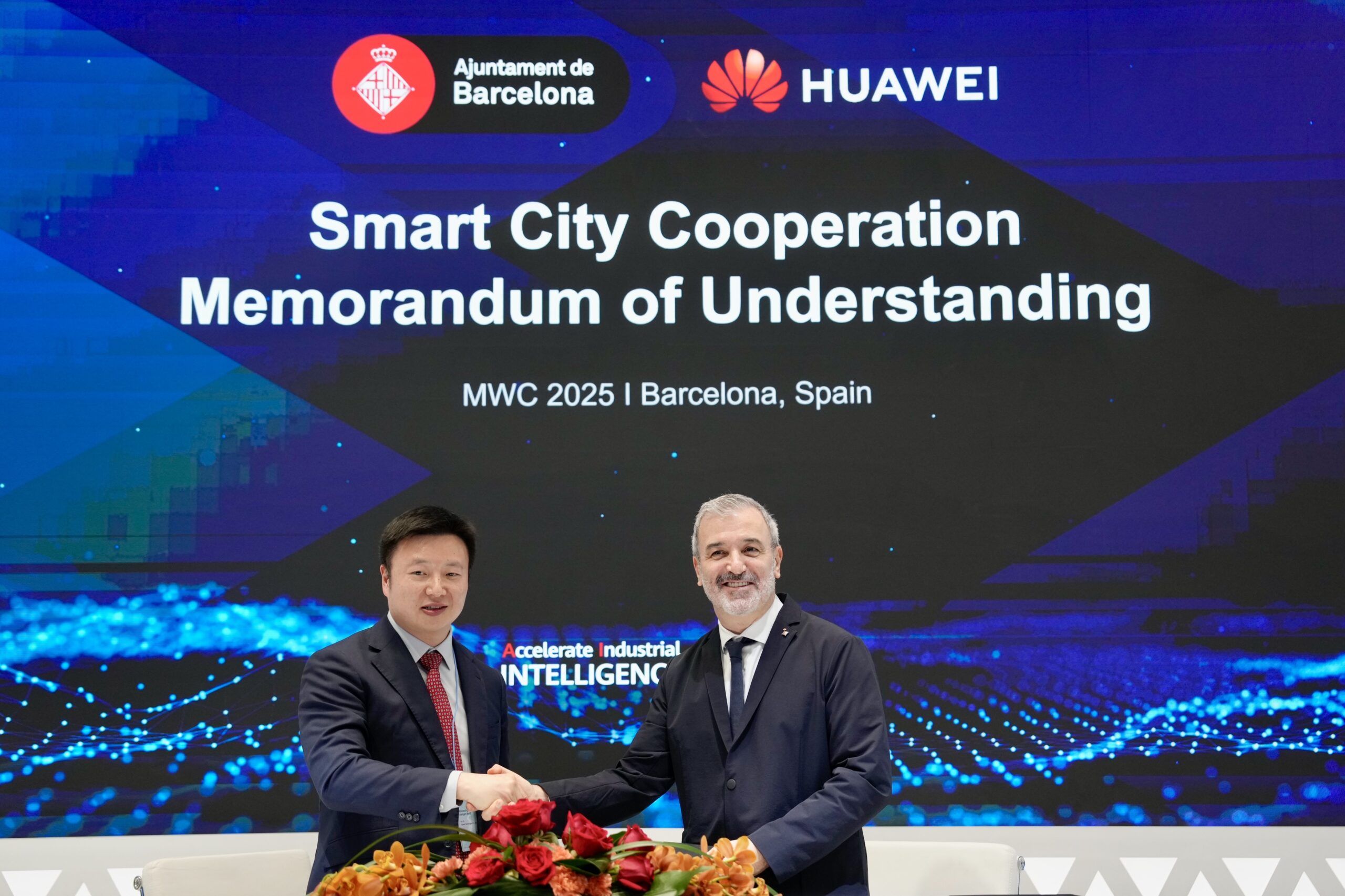 L'Ajuntament de Barcelona i la firma tecnològica xinesa Huawei L'Ajuntament de Barcelona i la firma tecnològica xinesa Huawei