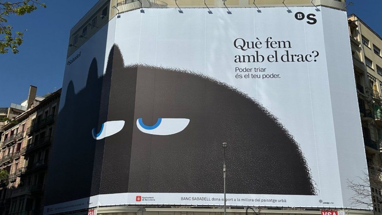 'Banner' publicitari del Banc Sabadell a rambla de Catalunya | @albertcastellon