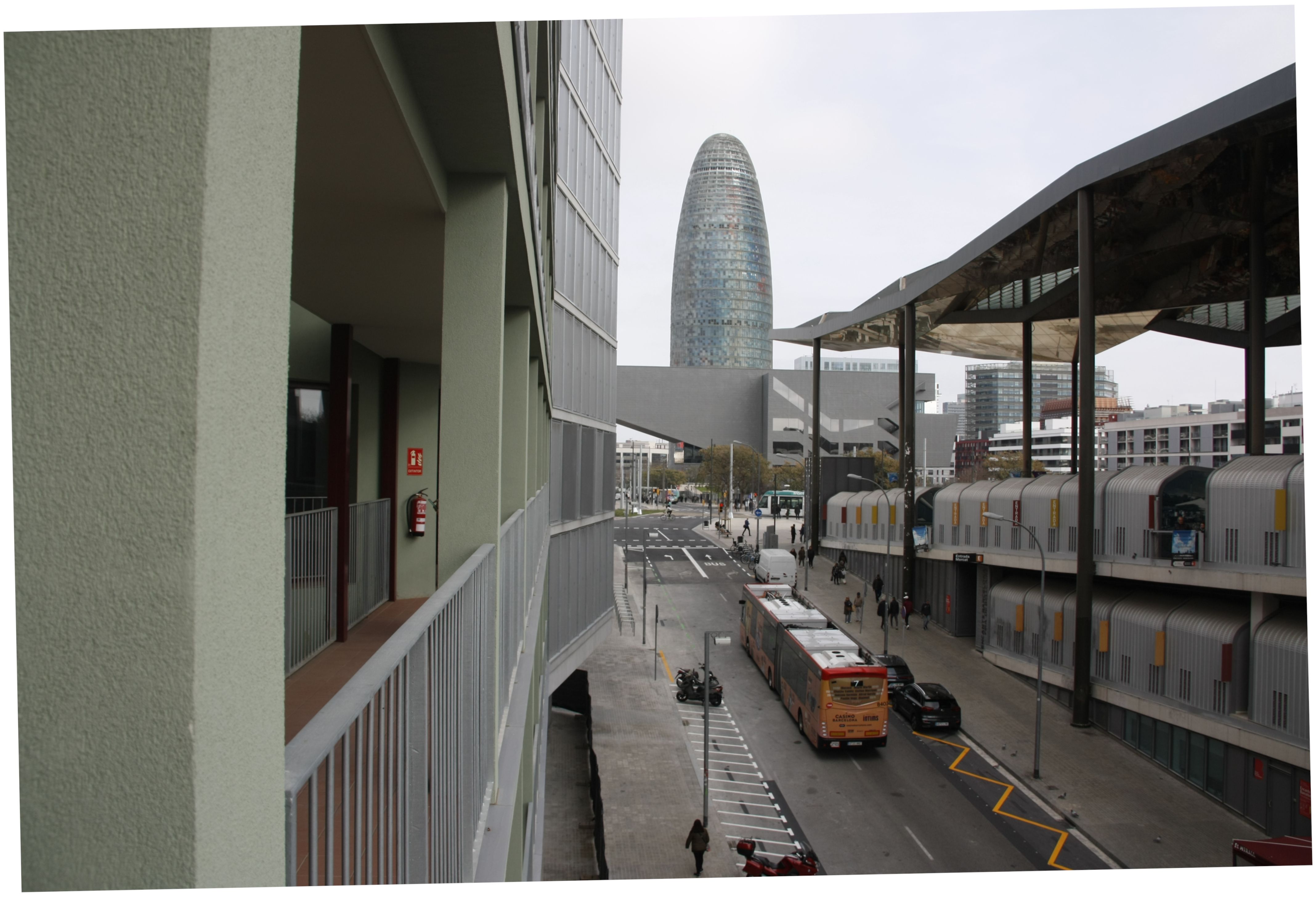 Vistes de la Torre Glòries i del Mercat dels Encants des de la façana del Carrer dels Encants Vells | ACN Vistes de la Torre Glòries i del Mercat dels Encants des de la façana del Carrer dels Encants Vells | ACN