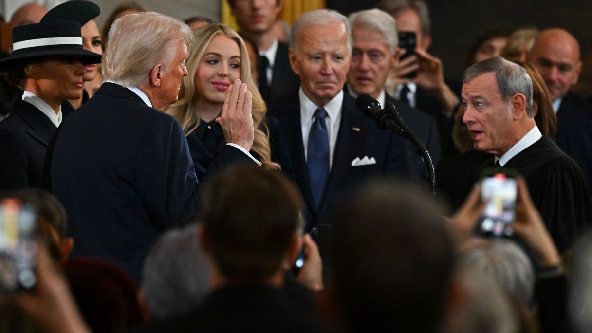 Donald Trump i Joe Biden durant la posessió del càrrec per part del republicà | EP Donald Trump i Joe Biden durant la posessió del càrrec per part del republicà | EP