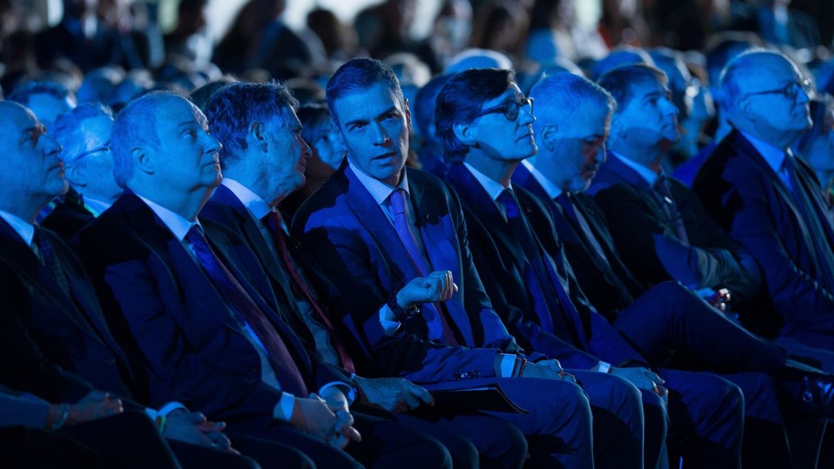 El president del Cercle d'Economia, Jaume Guardiola, el president del Govern, Pedro Sánchez, i el president de la Generalitat de Catalunya, Salvador Illa | EP El president del Cercle d'Economia, Jaume Guardiola, el president del Govern, Pedro Sánchez, i el president de la Generalitat de Catalunya, Salvador Illa | EP