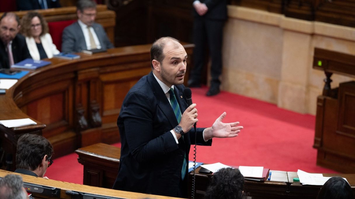El conseller de Presidencia, Albert Dalmau, durante una sesión de control al Gobierno de la Generalitat de Cataluña en el Parlament | ACN El conseller de Presidencia, Albert Dalmau, durante una sesión de control al Gobierno de la Generalitat de Cataluña en el Parlament | ACN