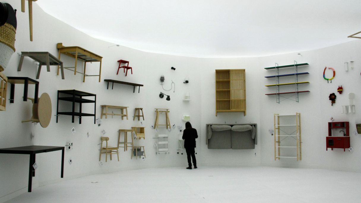 Part de l'exposició '100 objectes d'Ikea que ens hagués agradat tenir a Vinçon' al Disseny Hub Barcelona | ACN Part de l'exposició '100 objectes d'Ikea que ens hagués agradat tenir a Vinçon' al Disseny Hub Barcelona | ACN