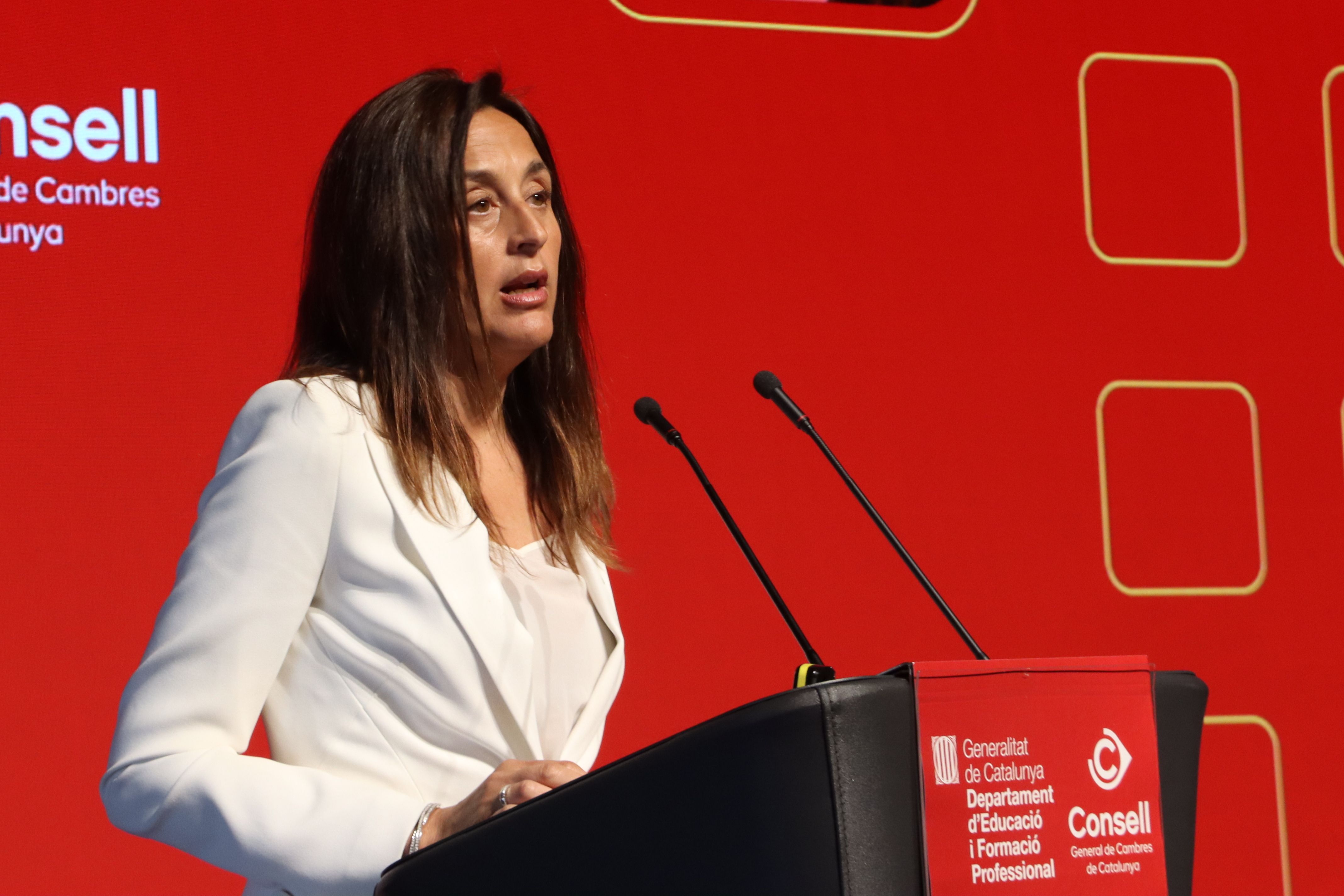 La consellera d’Educació i FP, Esther Niubó, clou la presentació de l'Estudi d'inserció laboral dels ensenyaments professionals 2024, a la Casa Llotja de Mar de Barcelona | ACN La consellera d’Educació i FP, Esther Niubó, clou la presentació de l'Estudi d'inserció laboral dels ensenyaments professionals 2024, a la Casa Llotja de Mar de Barcelona | ACN