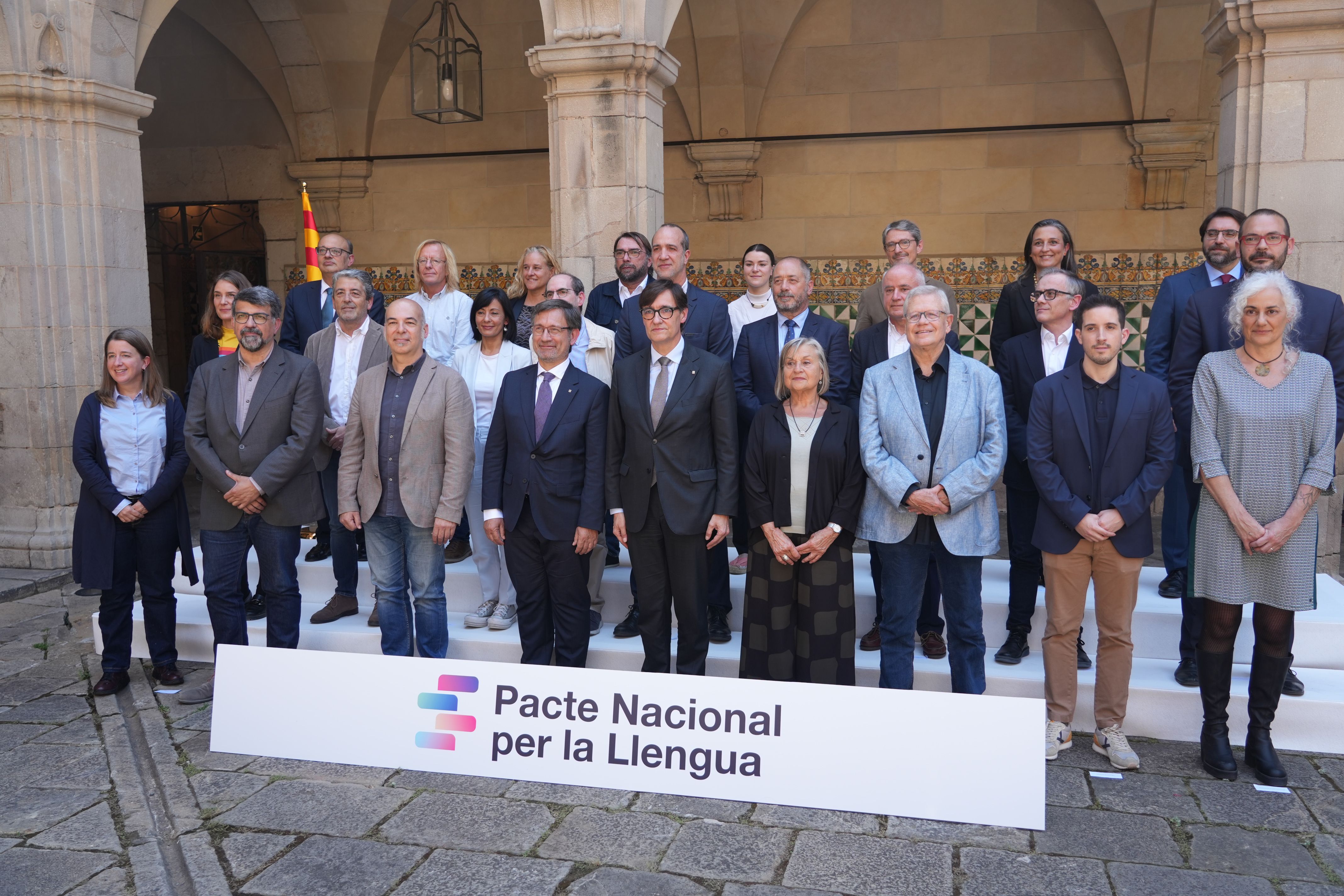 El grup de la signatura del Pacte Nacional per la Llengua | ACN El grup de la signatura del Pacte Nacional per la Llengua | ACN