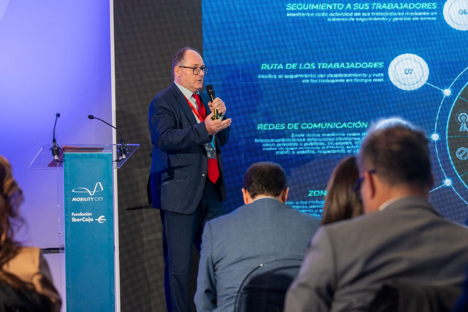 Eloy Martínez, director general i CEO d’ActionTracker durant una conferència | Cedida