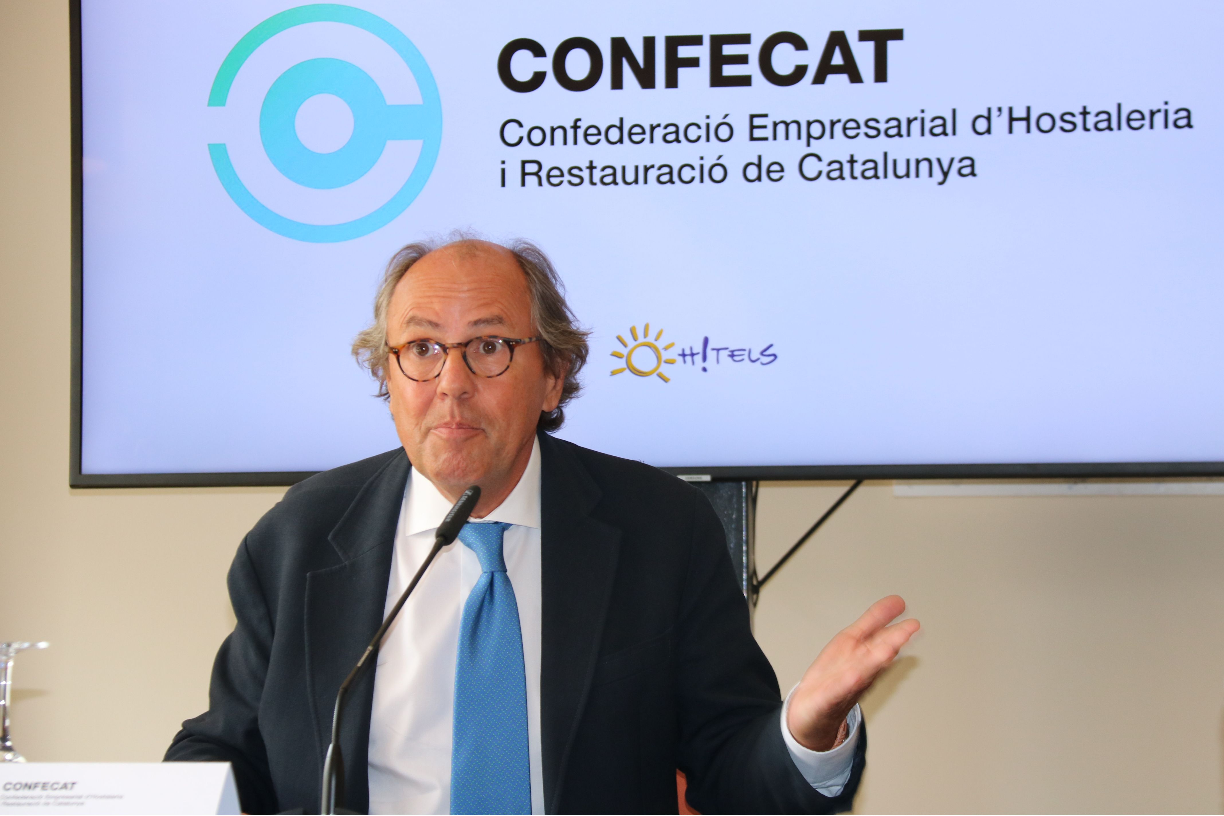 El president de la Confecat, Santiago García-Nieto, a Salou en roda de premsa parlant de la situació del sector turístic | ACN El president de la Confecat, Santiago García-Nieto, a Salou en roda de premsa parlant de la situació del sector turístic | ACN