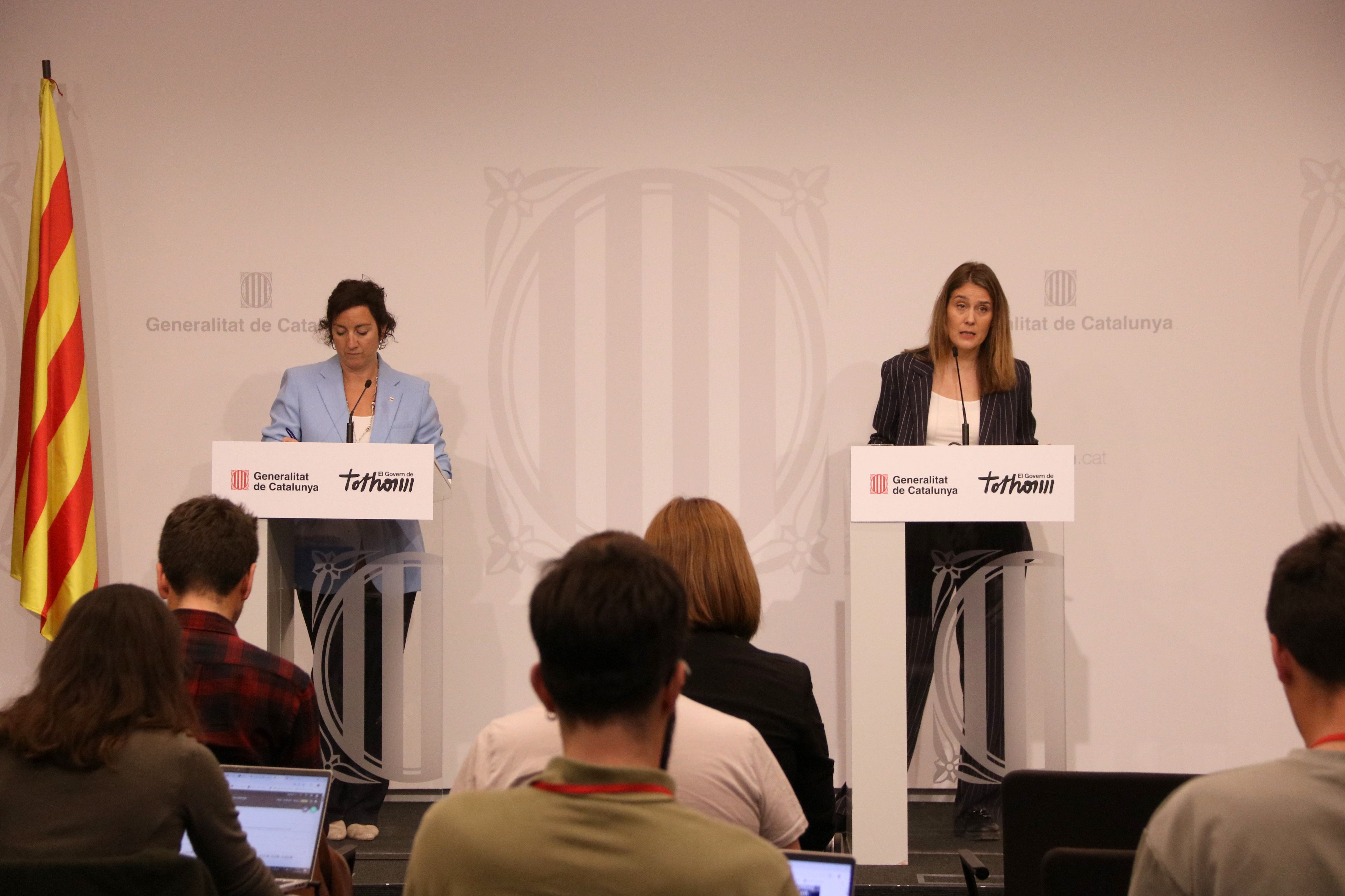 La consellera d'Economia, Alícia Romero; i la presidenta del grup parlamentari dels Comuns, Jéssica Albiach, durant una roda de premsa | ACN La consellera d'Economia, Alícia Romero; i la presidenta del grup parlamentari dels Comuns, Jéssica Albiach, durant una roda de premsa | ACN