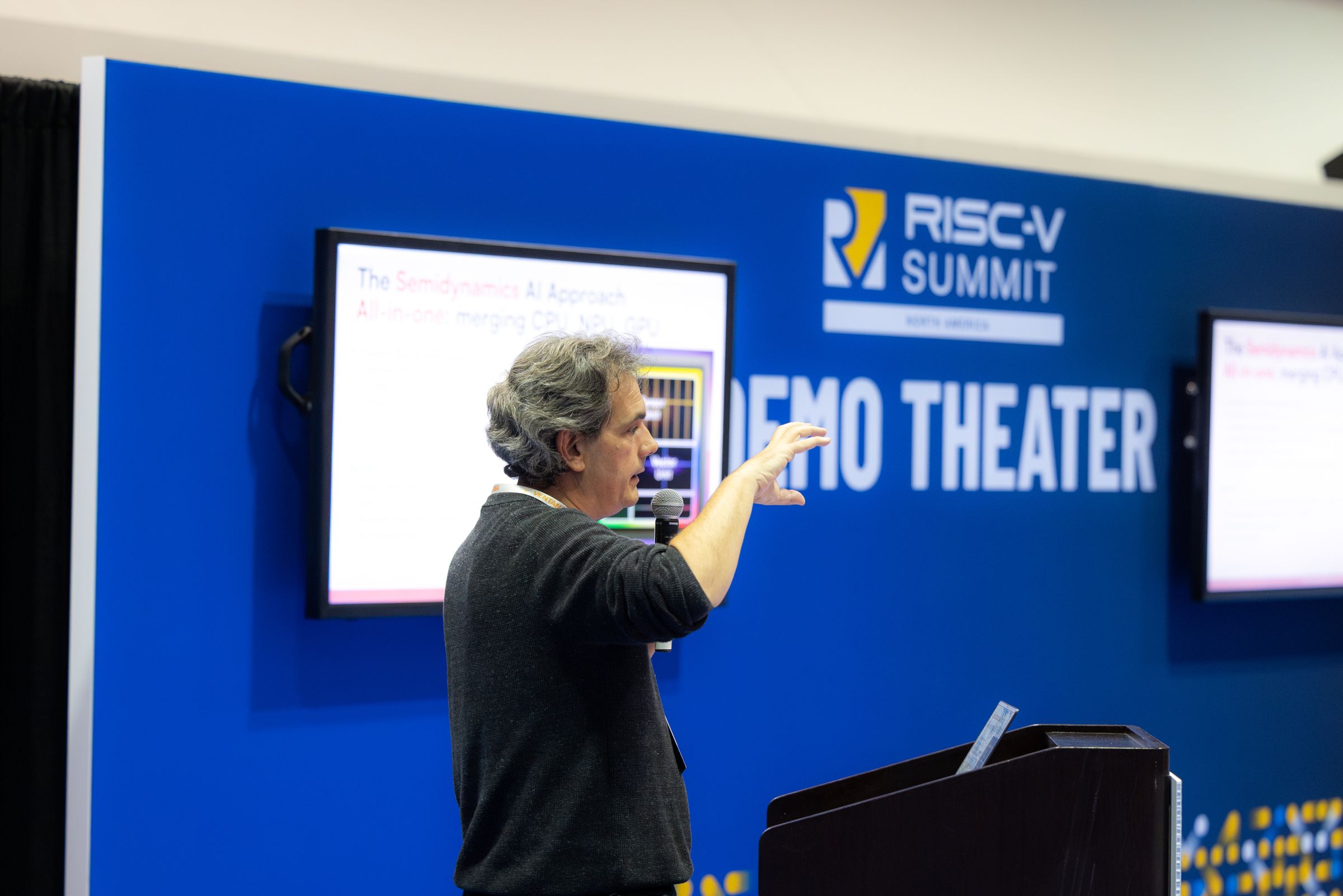 El CEO y fundador de Semidynamics, Roger Espasa, en una presentación en el RISC-V Summit | Cedida El CEO y fundador de Semidynamics, Roger Espasa, en una presentación en el RISC-V Summit | Cedida