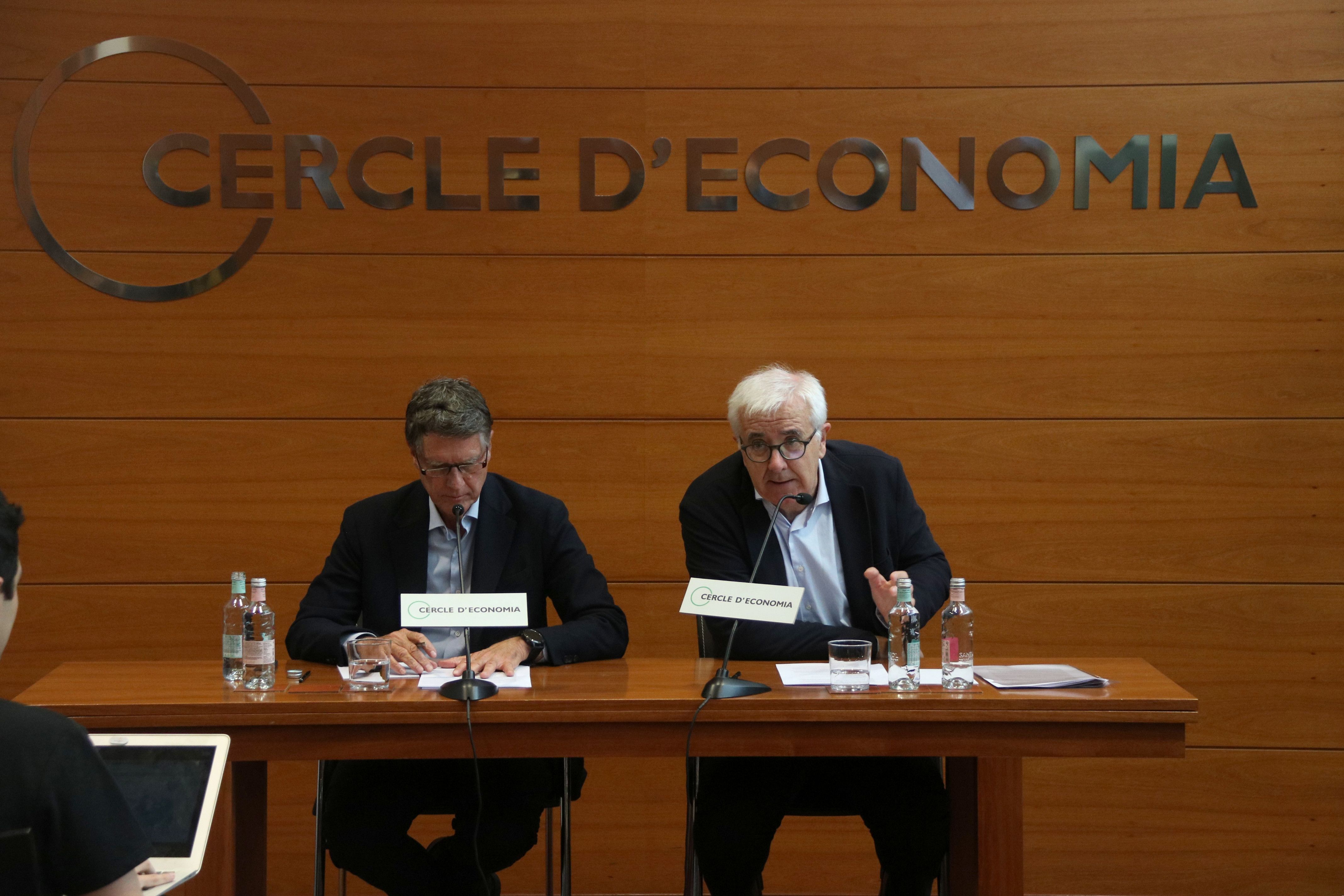 El presidente del Círculo de Economía, Jaume Guardiola; y el director general, Miquel Nadal, durante una rueda de prensa | ACN El presidente del Círculo de Economía, Jaume Guardiola; y el director general, Miquel Nadal, durante una rueda de prensa | ACN